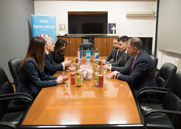 Široki Brijeg: Razvojni projekti u fokusu sastanka gradske uprave s Draganom Čovićem