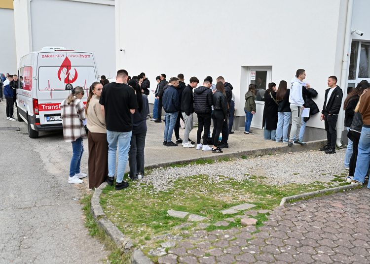Srednjoškolci u Ljubuškom darovali 54 doze krvi