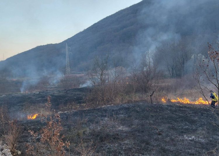 Široki Brijeg: Ugašeni veliki požari na Privalju i Podvraniću