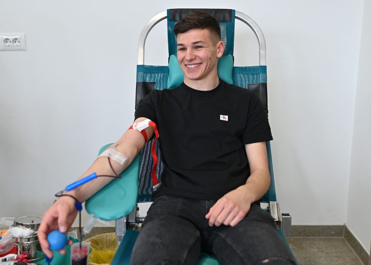 Srednjoškolci u Ljubuškom darovali 54 doze krvi