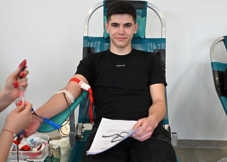 Srednjoškolci u Ljubuškom darovali 54 doze krvi