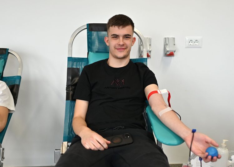 Srednjoškolci u Ljubuškom darovali 54 doze krvi