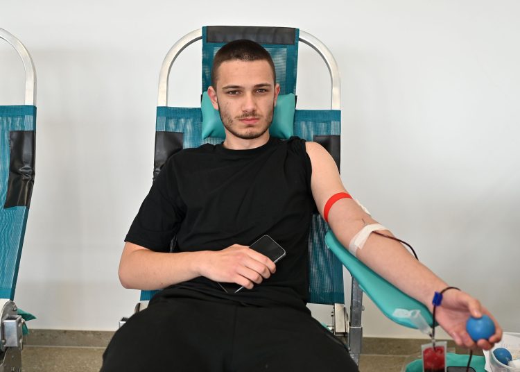 Srednjoškolci u Ljubuškom darovali 54 doze krvi