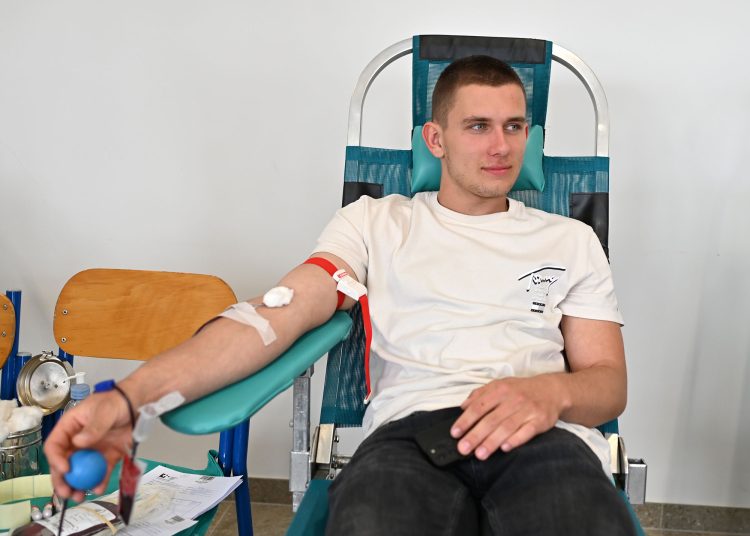 Srednjoškolci u Ljubuškom darovali 54 doze krvi