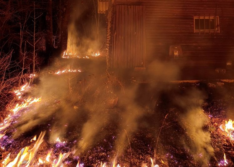 Požar u Ljutom Docu prijetio kućama: Vatrogasci ponovno gasili požar koji se aktivirao