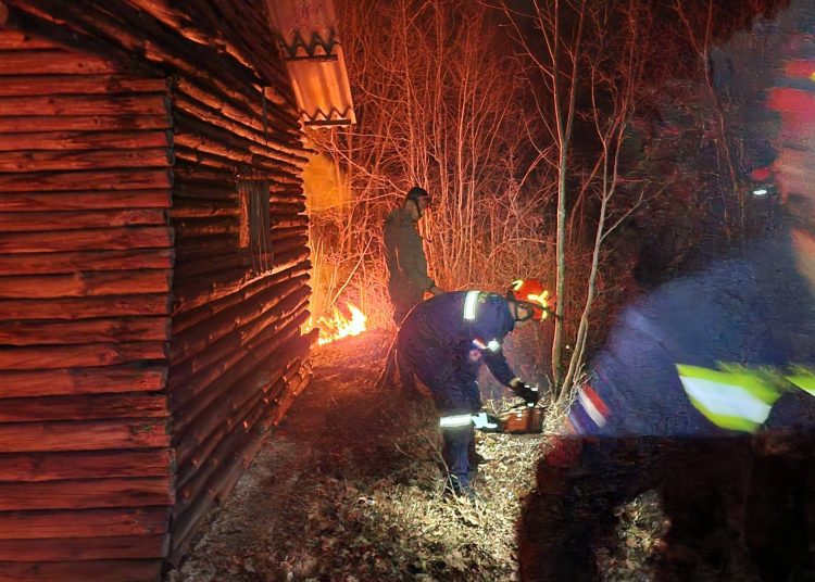 Požar u Ljutom Docu prijetio kućama: Vatrogasci ponovno gasili požar koji se aktivirao