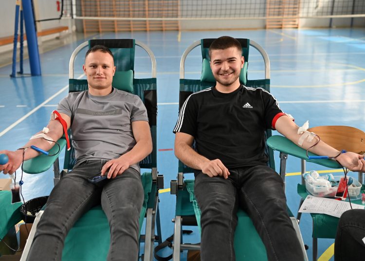 Široki Brijeg: Učenici i djelatnici Gimnazije fra Dominika Mandića darivali 33 doze krvi