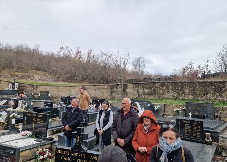(VIDEO) Mnoštvo vjernika na Putu križa od Ljubotića do Crnih Lokava