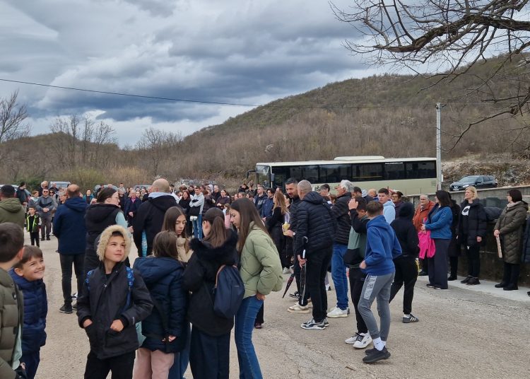 (VIDEO) Mnoštvo vjernika na Putu križa od Ljubotića do Crnih Lokava
