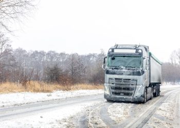 Snijeg i led paralizirali promet: Kamioni ne mogu prema Kupresu