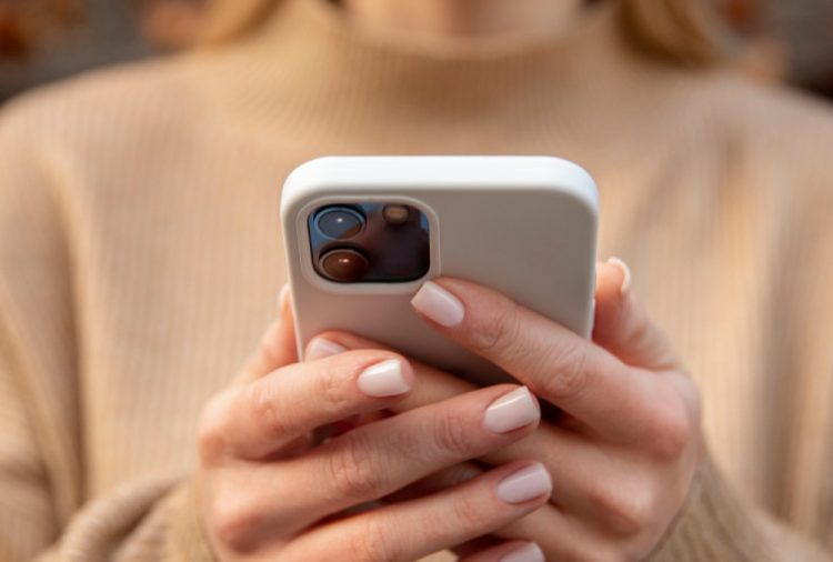 Apple navodno otvara Siri za alternativne chatboxove