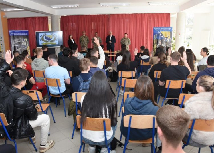 Čitluk: Učenicima SŠ dr. fra Slavka Barbarića predstavljen vojni poziv