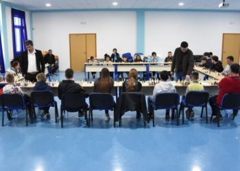 Čitluk: Vrsni šahovski majstori odigrali simultanku s mladim šahistima