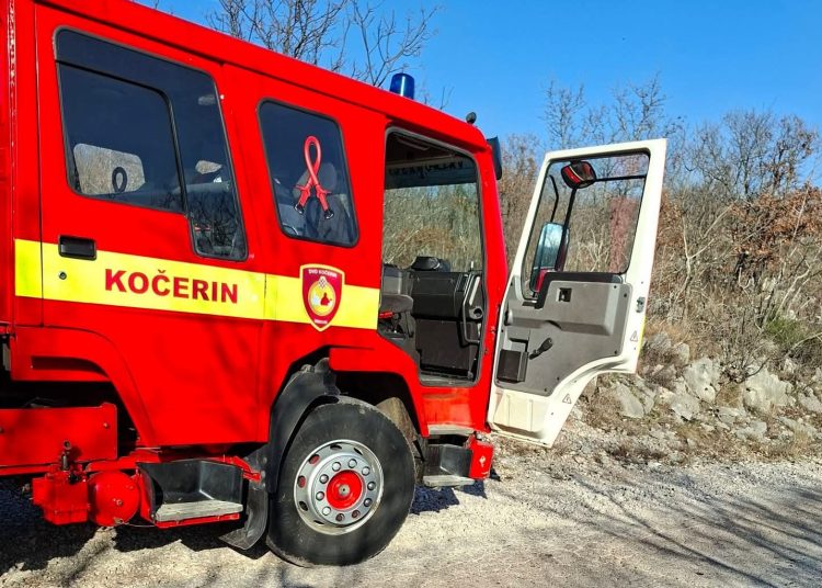 Požar u Širokom Brijegu: Vatrogasci gase vatru u Crnim Lokvama