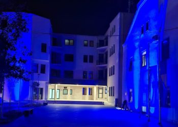 Zgrada MUP-a ŽZH u Ljubuškom osvijetljena plavom bojom za poginule policajce