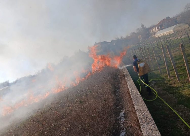 Požar u Širokom Brijegu: Prva intervencija DVD-a Uzarići