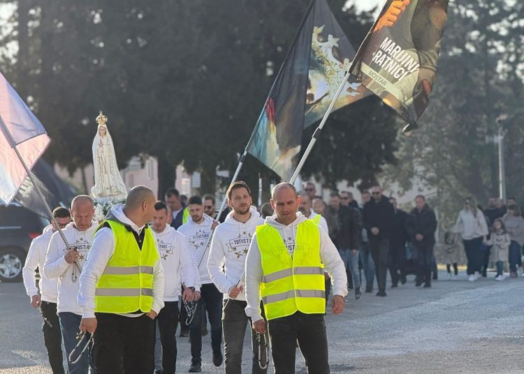 Molitveni hod “od crkve do crkve” u Ljubuškom: Marijini ratnici svjedočili vjeru