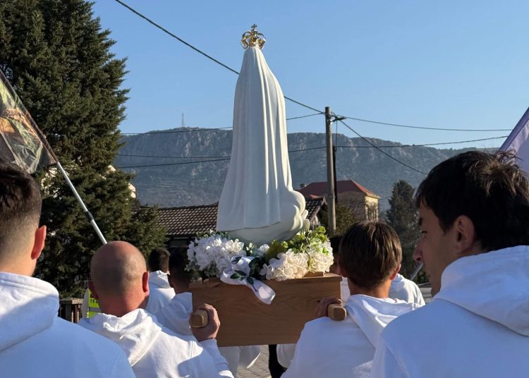 Molitveni hod “od crkve do crkve” u Ljubuškom: Marijini ratnici svjedočili vjeru