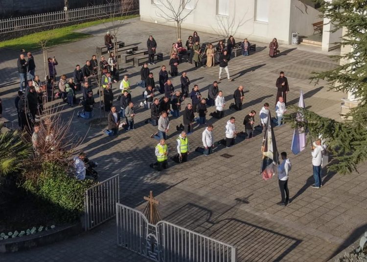 Molitveni hod “od crkve do crkve” u Ljubuškom: Marijini ratnici svjedočili vjeru