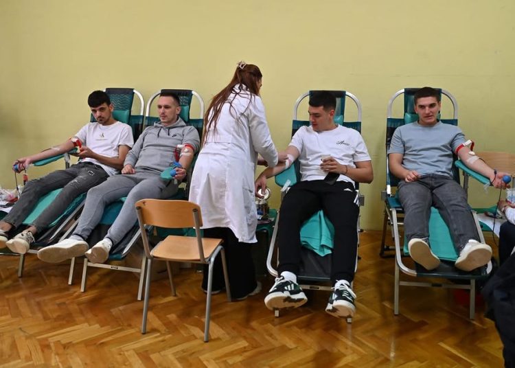 Učenici i djelatnici Srednje škole Antuna Branka Šimića u Grudama darovali 30 doza krvi