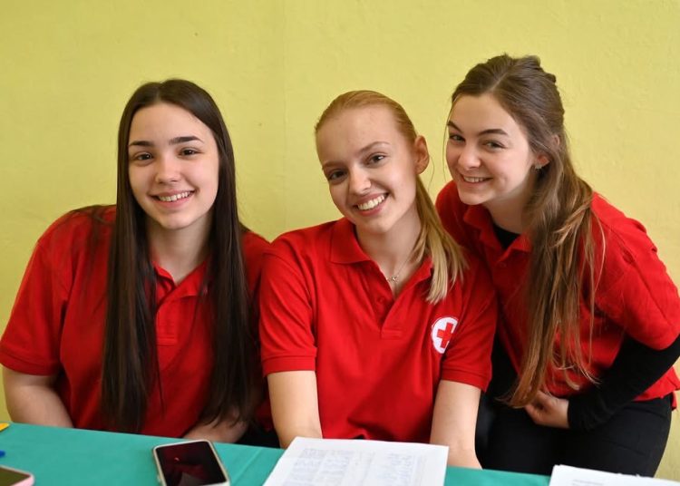 Učenici i djelatnici Srednje škole Antuna Branka Šimića u Grudama darovali 30 doza krvi