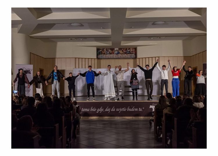 „Pred vratima raja“: Premijera predstave Frame Posušje oduševila gledatelje