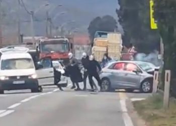 Maskirani muškarci kod Mostara bakljama i palicama napali vozača