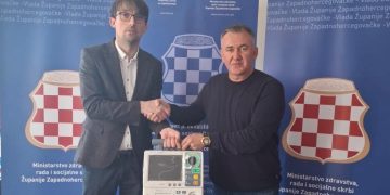 Ministar Tomislav Pejić uručio novi defibrilator za Dom zdravlja Posušje