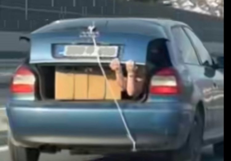 (VIDEO) Šok na autocesti u BiH: Audi jurio 120 km/h, a netko virio iz gepeka