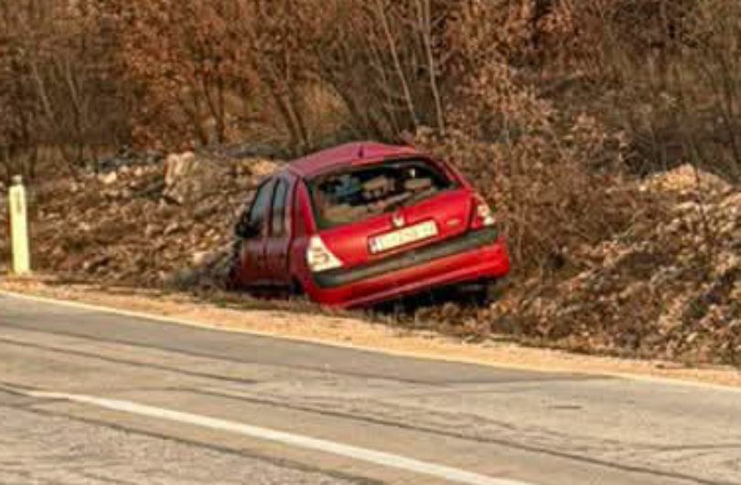 Vozilo sletjelo u Posušju, vozač završio u SKB Mostar Vozilo sletjelo u Posušju, vozač završio u SKB Mostar