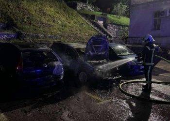 U Mostaru protekle noći gorilo više automobila