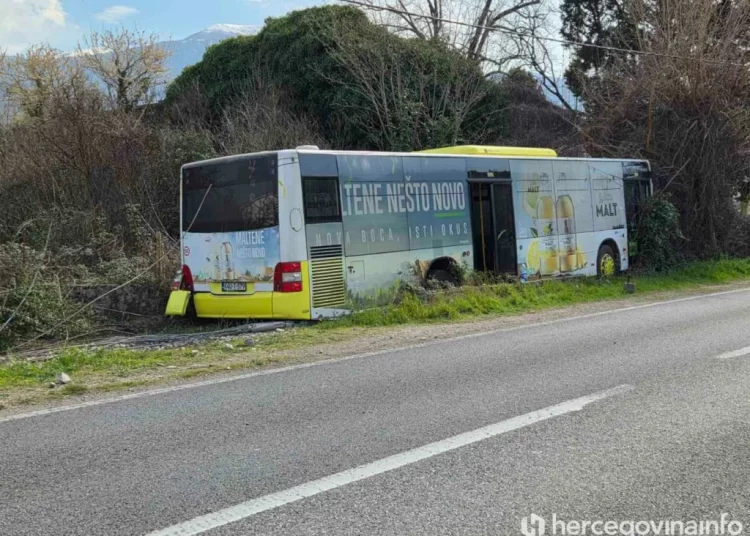 Autobus sletio kod Mostara, troje ozlijeđeno