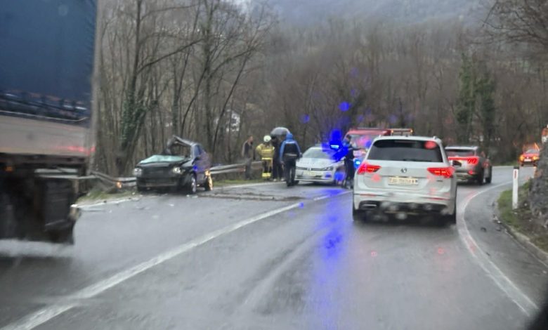 Konjic: Vozač automobila smrtno stradao u sudaru s kamionom