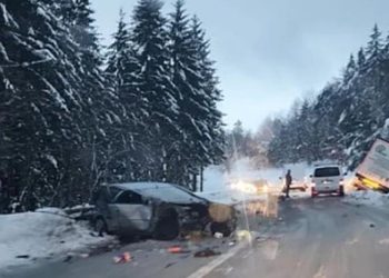 Teška prometna u BiH: Poginuo mladi policajac, drugi u kritičnom stanju