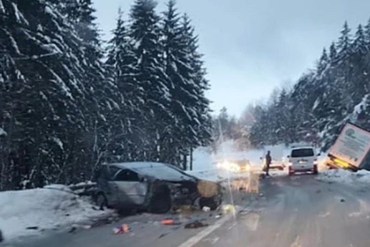 Teška prometna u BiH: Poginuo mladi policajac, drugi u kritičnom stanju