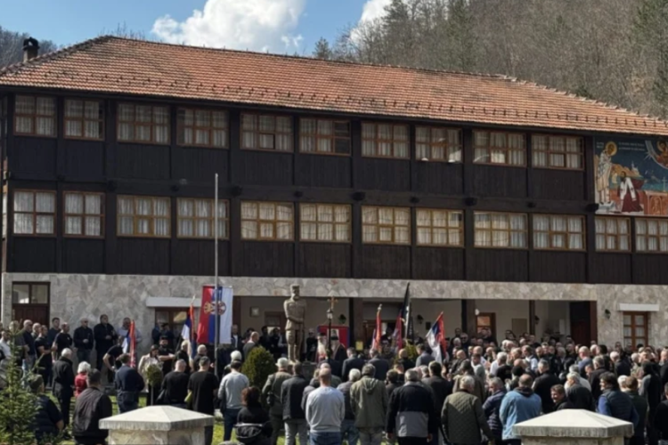 Četnici obilježili Draževinu u BiH: Pjevali “sprem’te se” i veličali zločince