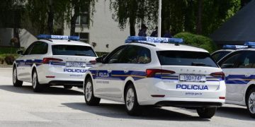 Državljanin BiH krijumčario migrante pa vozilom krenuo na policajku