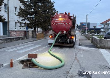 Široki Brijeg: Začepila se kanalizacijska cijev kod Male škole