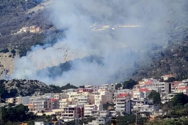 (VIDEO) Požar na Velikom brdu iznad Makarske stavljen pod kontrolu