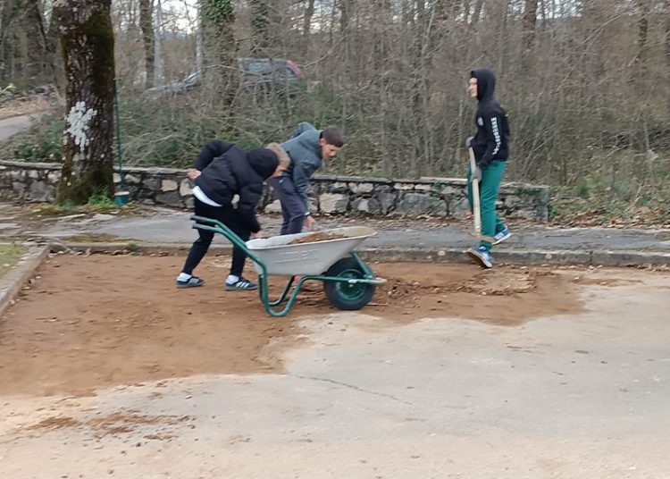 (VIDEO) Široki Brijeg: Velika zajednička akcija čišćenja mještana Uzarića i Briga za Križni put