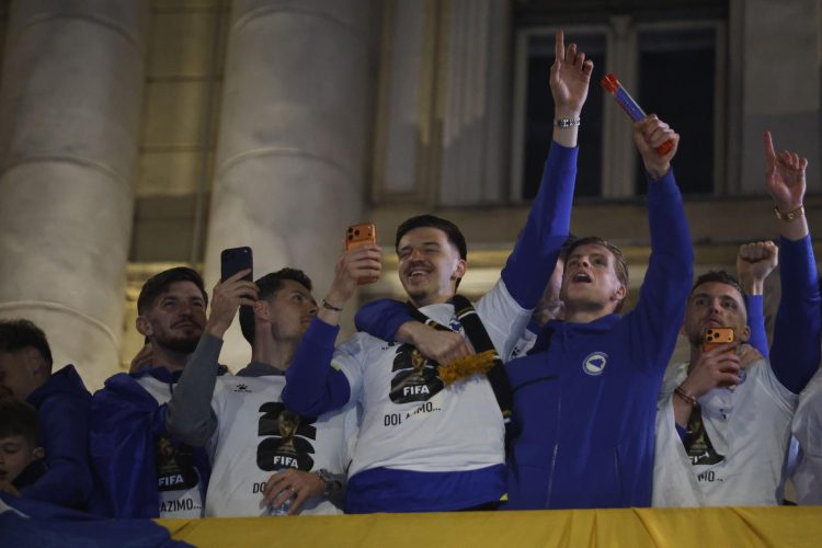 Deseci tisuća slavili s reprezentativcima BiH u Sarajevu uz Halidove hitove