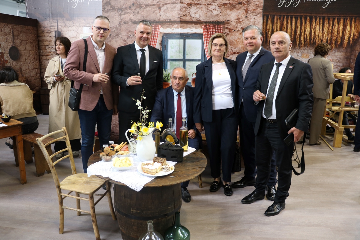 Evo kako su se ŽZH i Općina Posušje predstavili na Mostarskom sajmu Evo kako su se ŽZH i Općina Posušje predstavili na Mostarskom sajmu