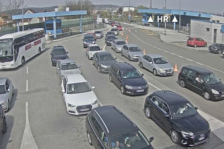 Kilometarske kolone na graničnim prijelazima s Hrvatskom