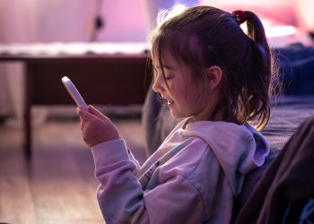 Je li plavo svjetlo doista krivac za loš san? Znanstvenici sada sumnjaju