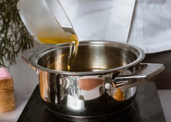 Evo koliko puta se ulje u kuhinji može koristiti i kako ga ponovno upotrijebiti