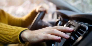 Zašto klima u autu smrdi i kako to riješiti: Jednostavni savjeti za svjež zrak u vožnji