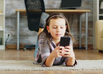 Djeca sve češće AI doživljavaju kao prijatelja, stručnjaci upozoravaju na ozbiljne posljedice