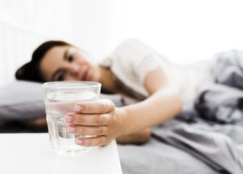 Idete na spavanje? Evo kad biste trebali popiti zadnju čašu vode