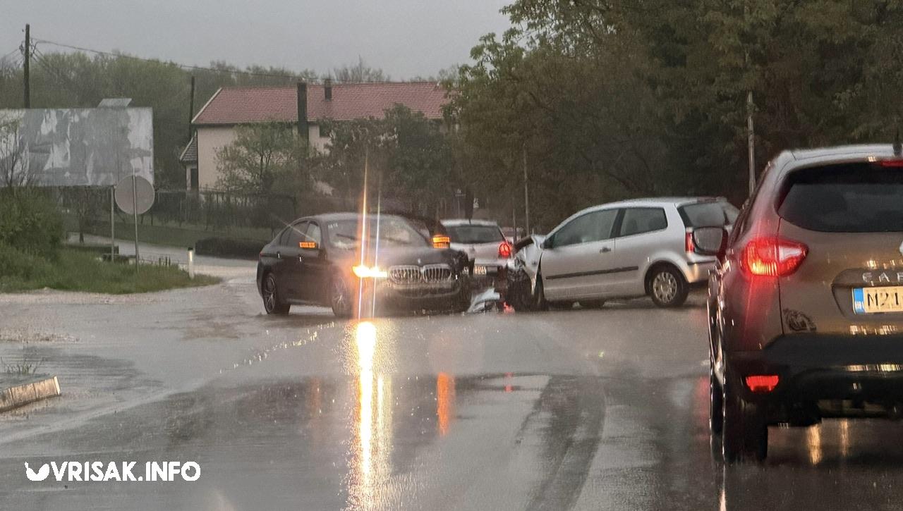 Prometna nesreća u Knešpolje: Sudar BMW-a i Pola uzrokovao gužve i otežan promet