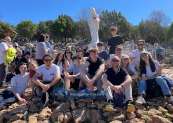 Iz Francuske u Međugorje: Majka dovela svih 12 djece na proslavu 50. rođendana